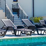 Dolce With Heated Pool Apartment Poreč