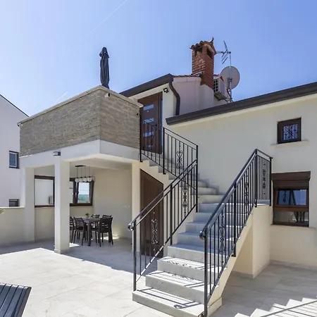 Apartament Dolce With Heated Pool