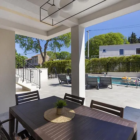 Dolce With Heated Pool Apartament