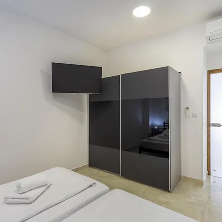 Dolce With Heated Pool Apartament *