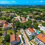 Daire Dolce With Heated Pool
