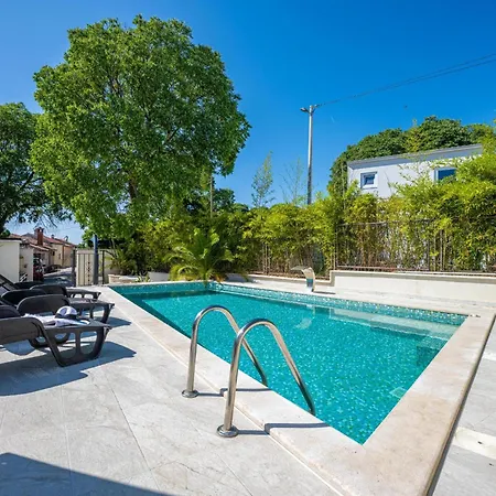 Dolce With Heated Pool Apartment *