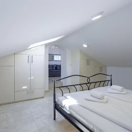 Apartment Dolce With Heated Pool