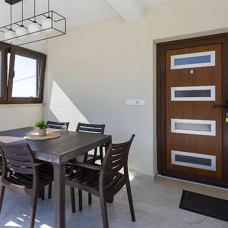 Apartment Dolce With Heated Pool Poreč