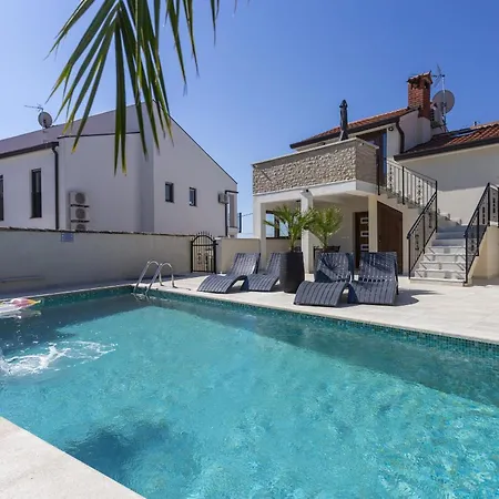 Dolce With Heated Pool Apartamento