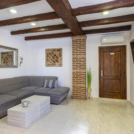 Dolce Apartment *