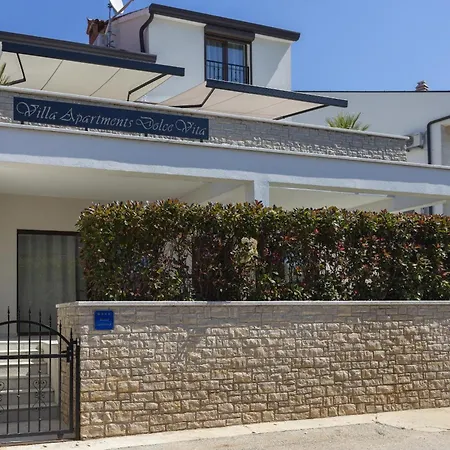 Dolce With Heated Pool Apartment Poreč