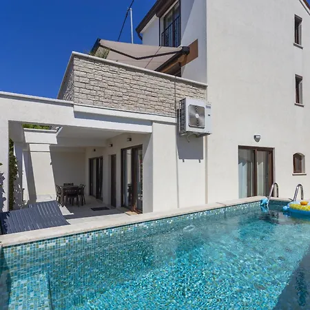 Apartment Dolce With Heated Pool