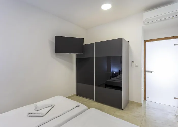 Dolce With Heated Pool Apartament *
