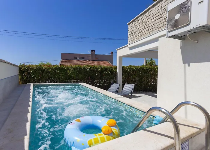 Daire Dolce With Heated Pool Poreč