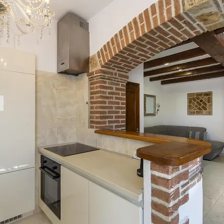 Dolce With Heated Pool 波雷奇